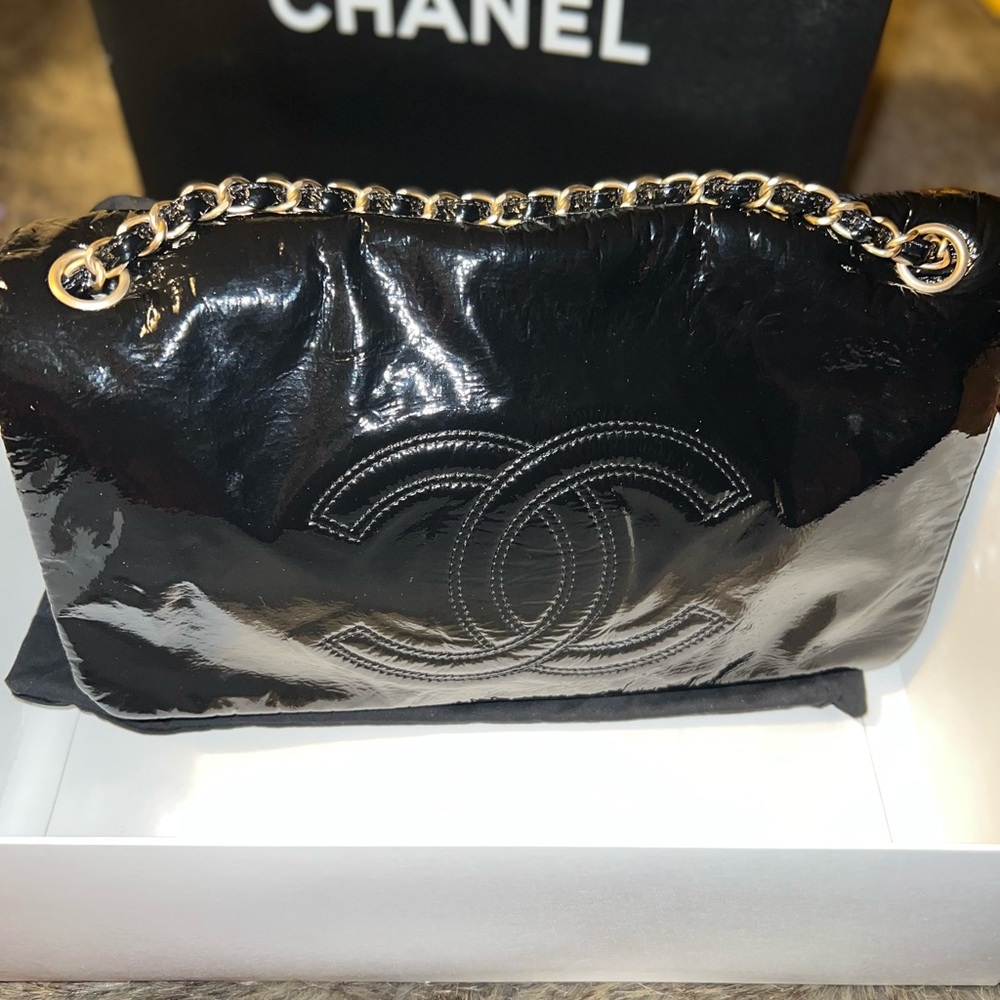 Authentic CHANEL “Rock & Chain” Shoulder Bag - Picture 6 of 7